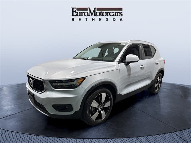 2022 Volvo XC40 T5 Momentum AWD