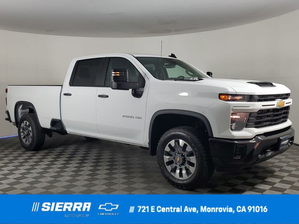 2026 Chevrolet Silverado 2500HD Custom Crew Cab RWD