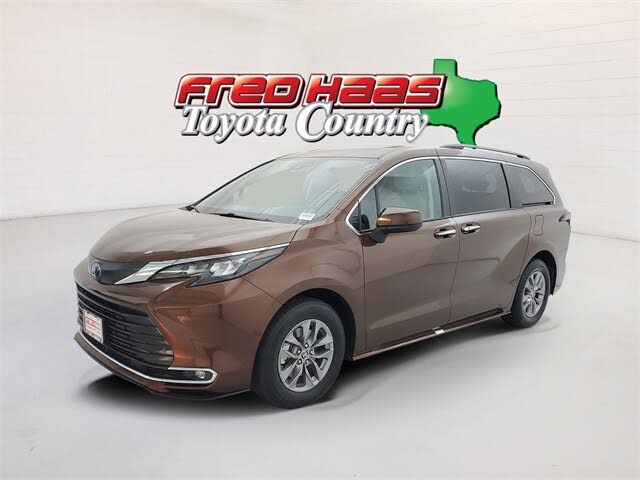 2024 Toyota Sienna XLE 7-Passenger FWD