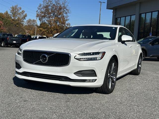 2024 Volvo XC40 B5 Core Bright Theme AWD