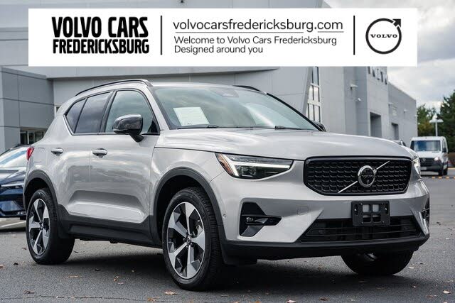 2024 Volvo XC40 B5 Plus Dark Theme AWD