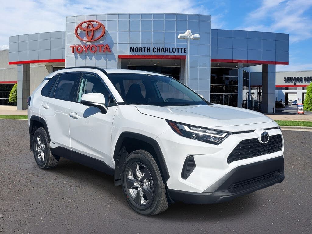 2025 Toyota RAV4 XLE FWD