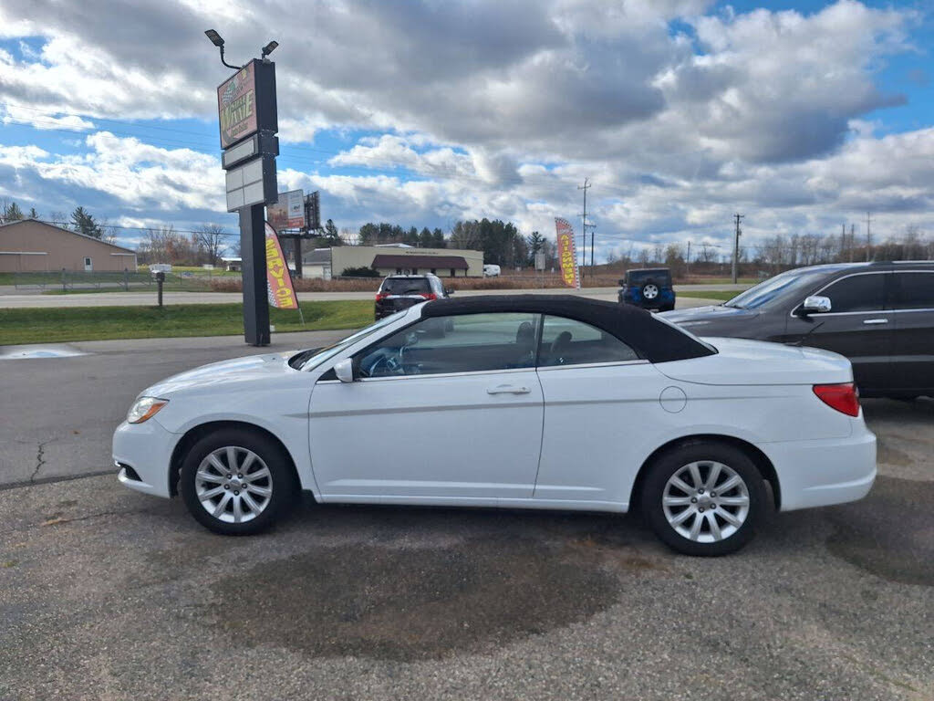 2012 Chrysler 200 Touring Convertible FWD