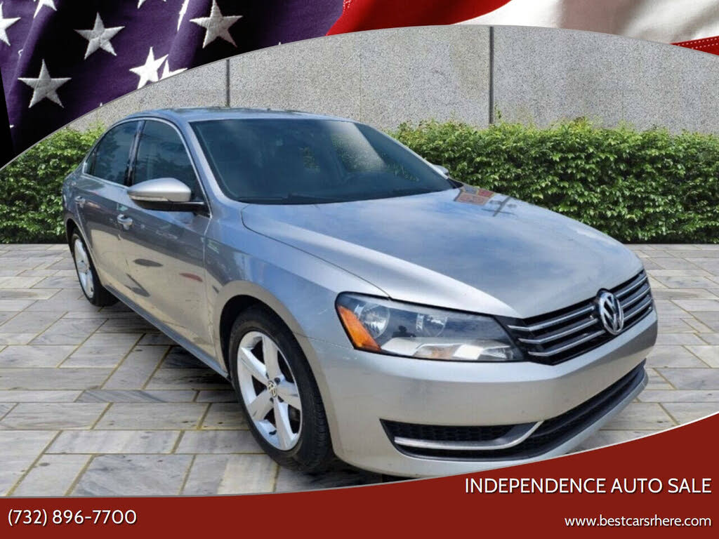 2012 Volkswagen Passat SE V6 with Sunroof