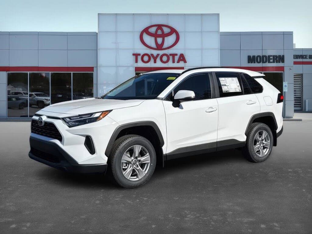 2025 Toyota RAV4 XLE FWD