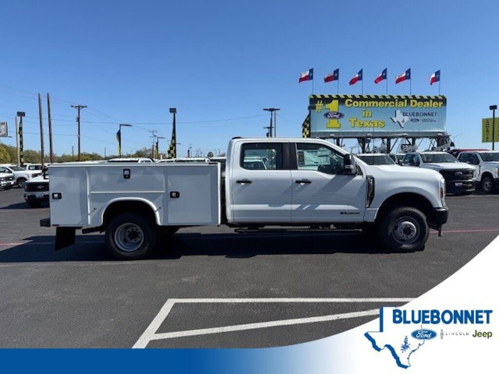 2026 Ford F-350 Super Duty Chassis XL Crew Cab DRW 4WD