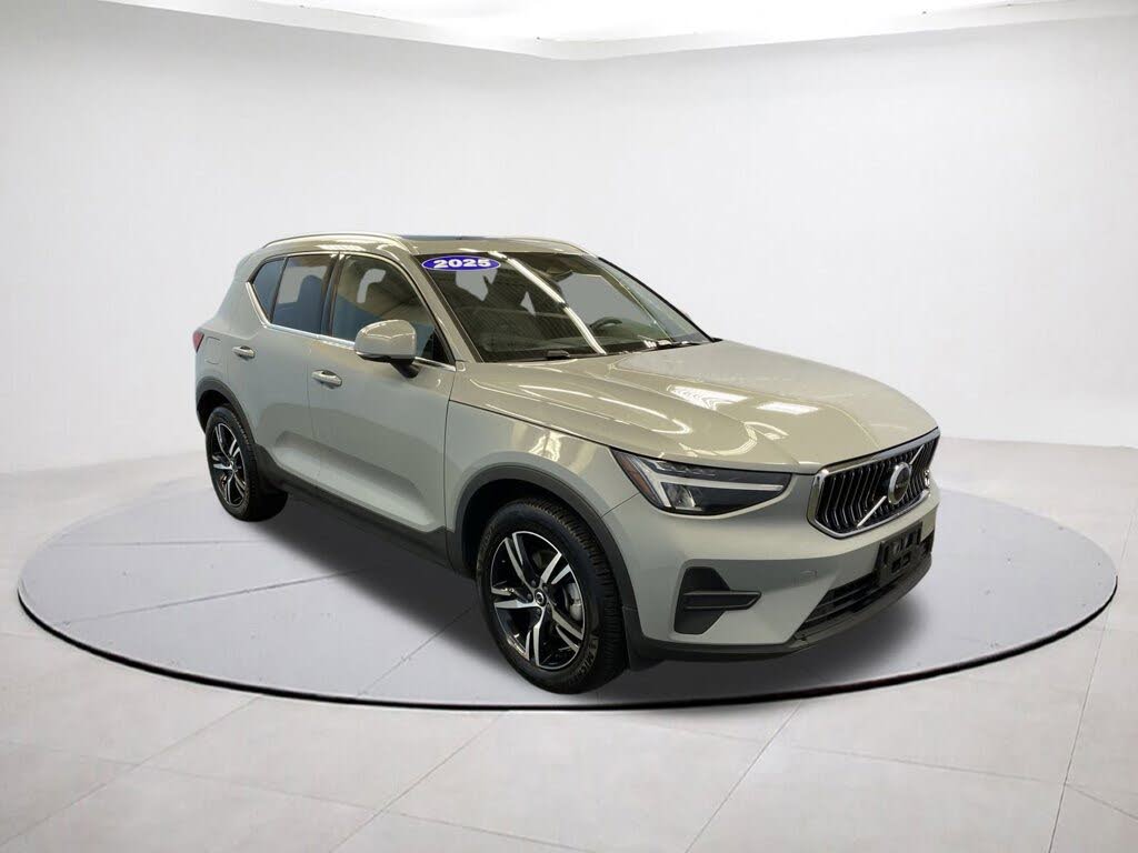 2025 Volvo XC40 B5 Core Bright Theme AWD