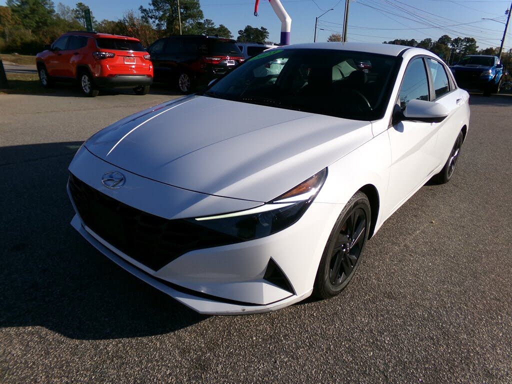 2023 Hyundai Elantra SEL FWD