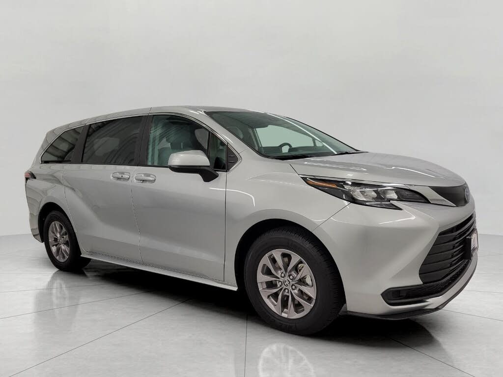 2024 Toyota Sienna LE 8-Passenger FWD