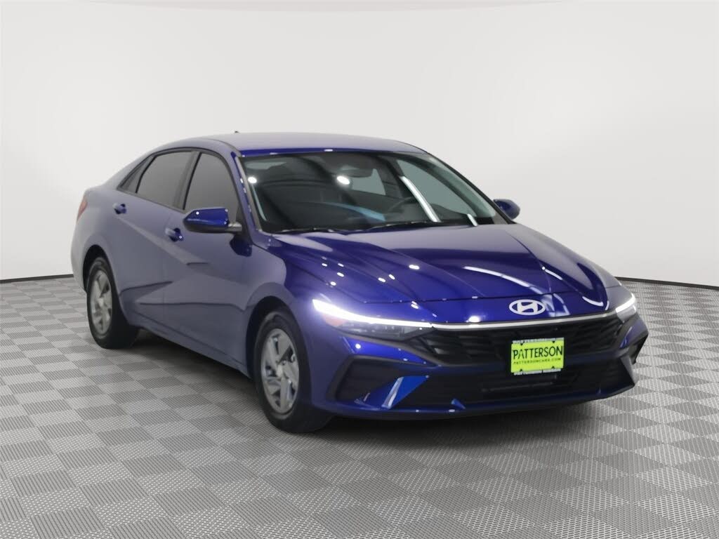 2025 Hyundai Elantra SE FWD