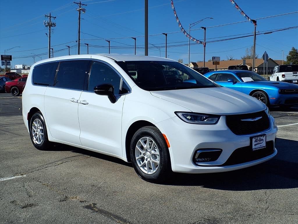 2026 Chrysler Pacifica Select FWD