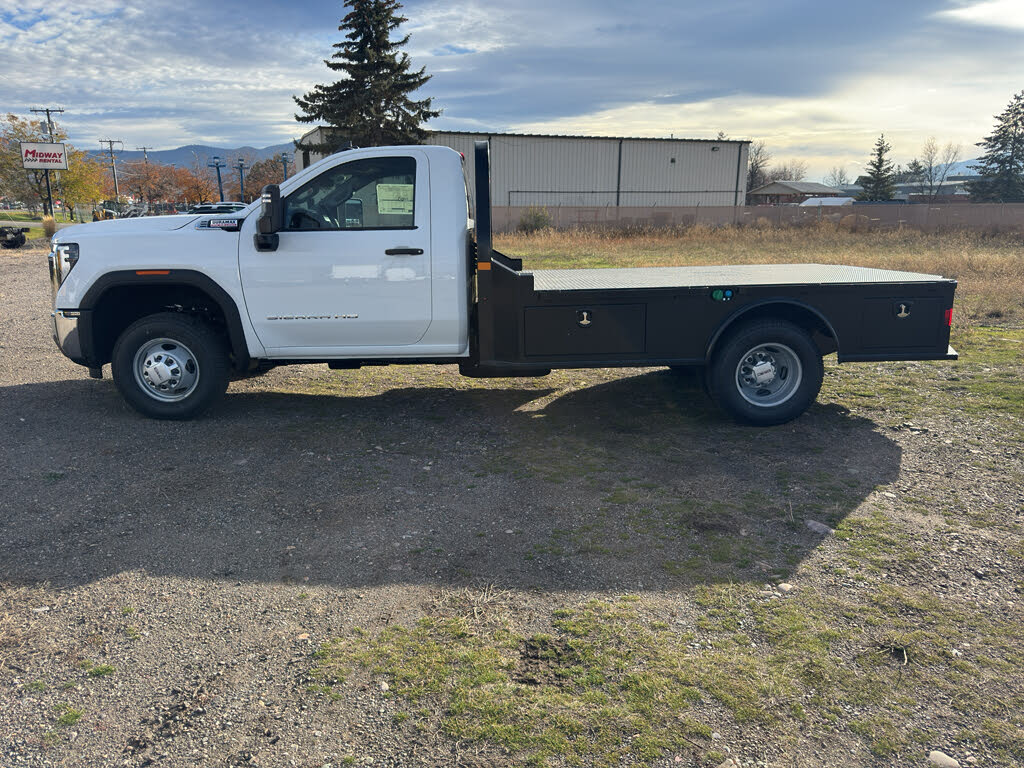 2026 GMC Sierra 3500HD Chassis Pro Regular Cab 4WD