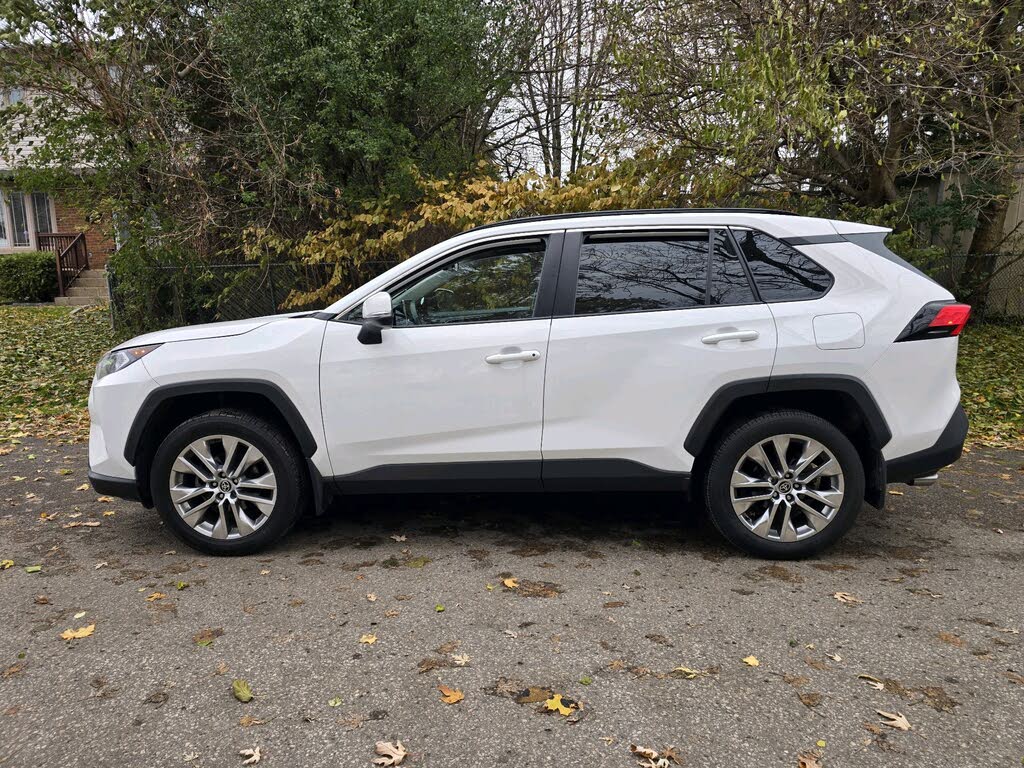 Toyota RAV4 XLE AWD 2021