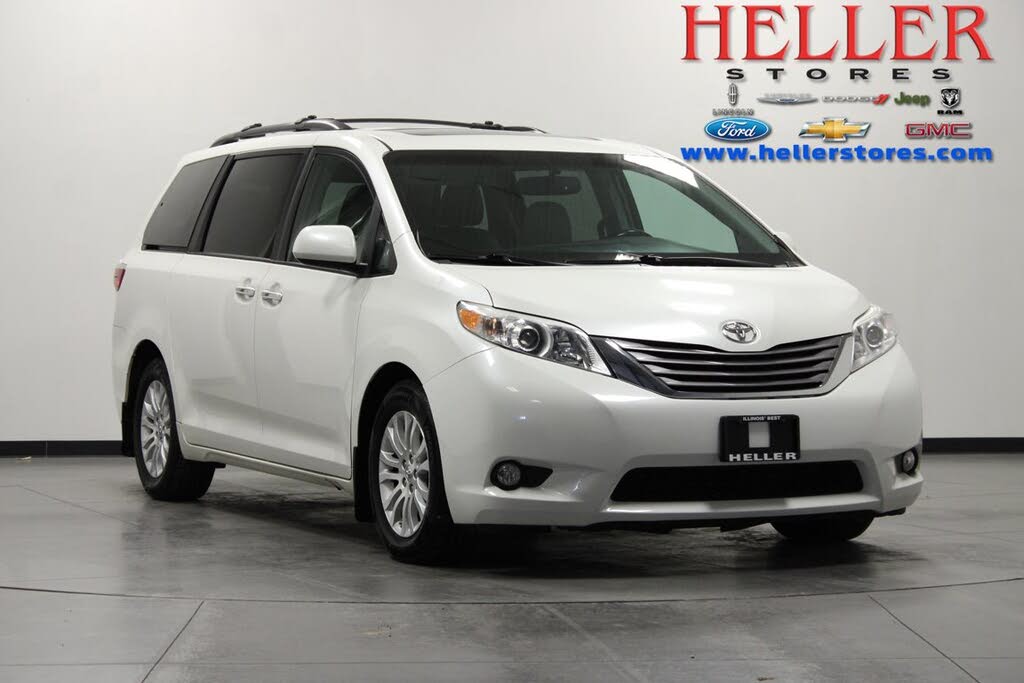 2017 Toyota Sienna XLE 7-Passenger Auto Access Seat FWD