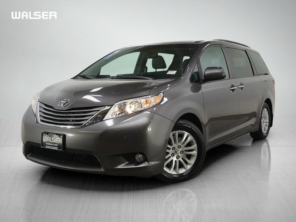 2015 Toyota Sienna XLE 7-Passenger Auto Access Seat