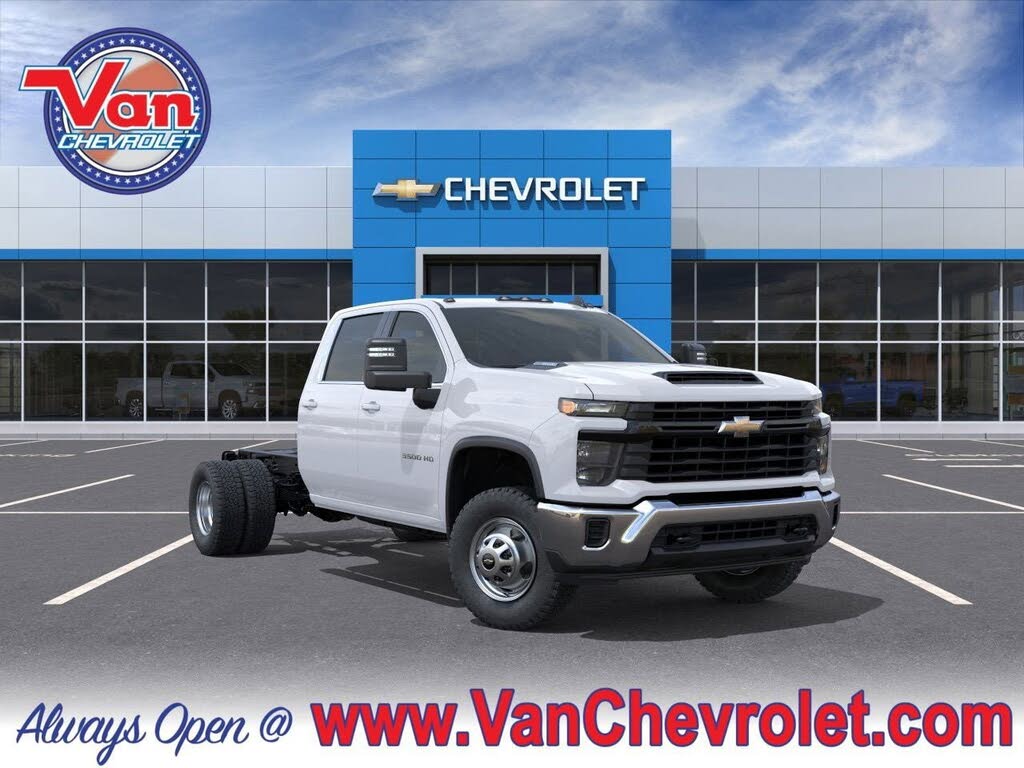 2025 Chevrolet Silverado 3500HD Chassis Work Truck Crew Cab 4WD