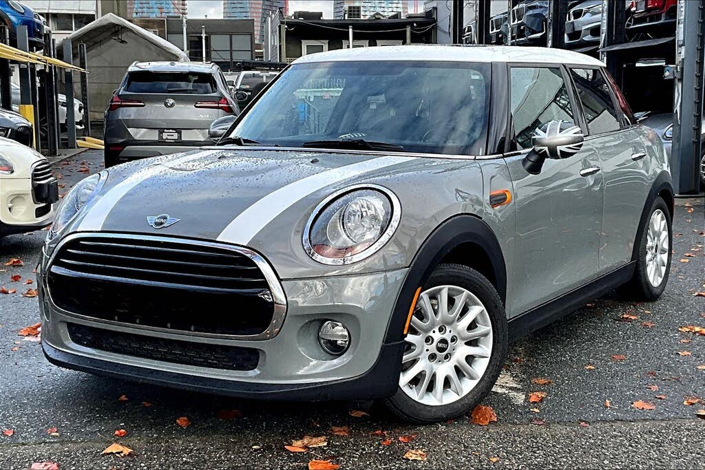 2016 MINI Cooper 4-Door Hatchback FWD