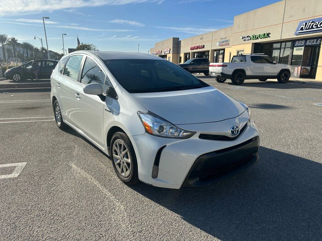 2017 Toyota Prius v Two FWD