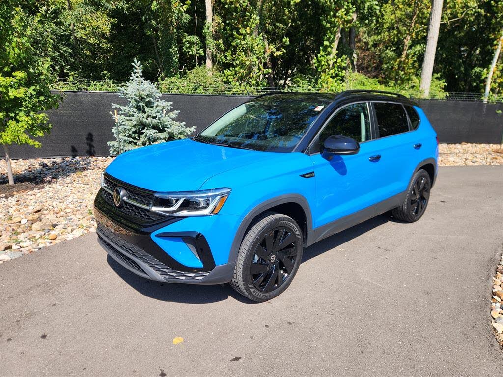 2024 Volkswagen Taos SE Black 4Motion