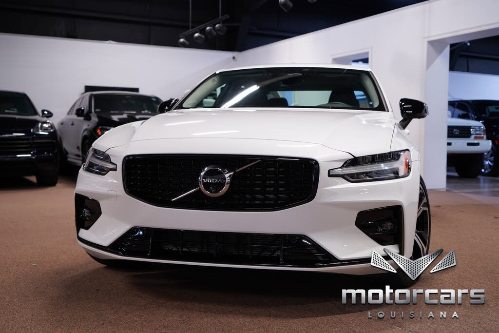 2024 Volvo S60 B5 Ultimate Dark Theme AWD