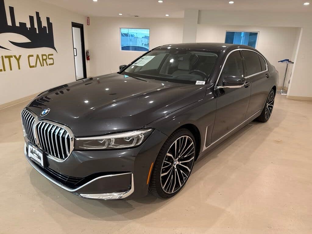 2022 BMW 7 Series 740i RWD