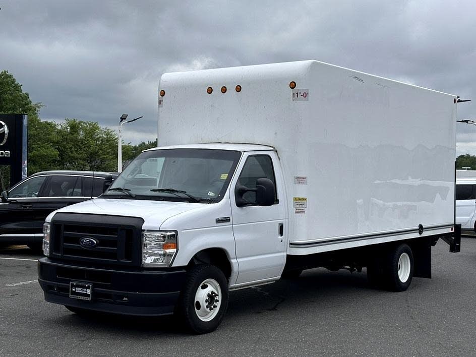 2024 Ford E-Series Chassis E-350 SD Cutaway SB RWD