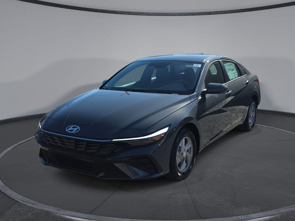 2026 Hyundai Elantra SE FWD