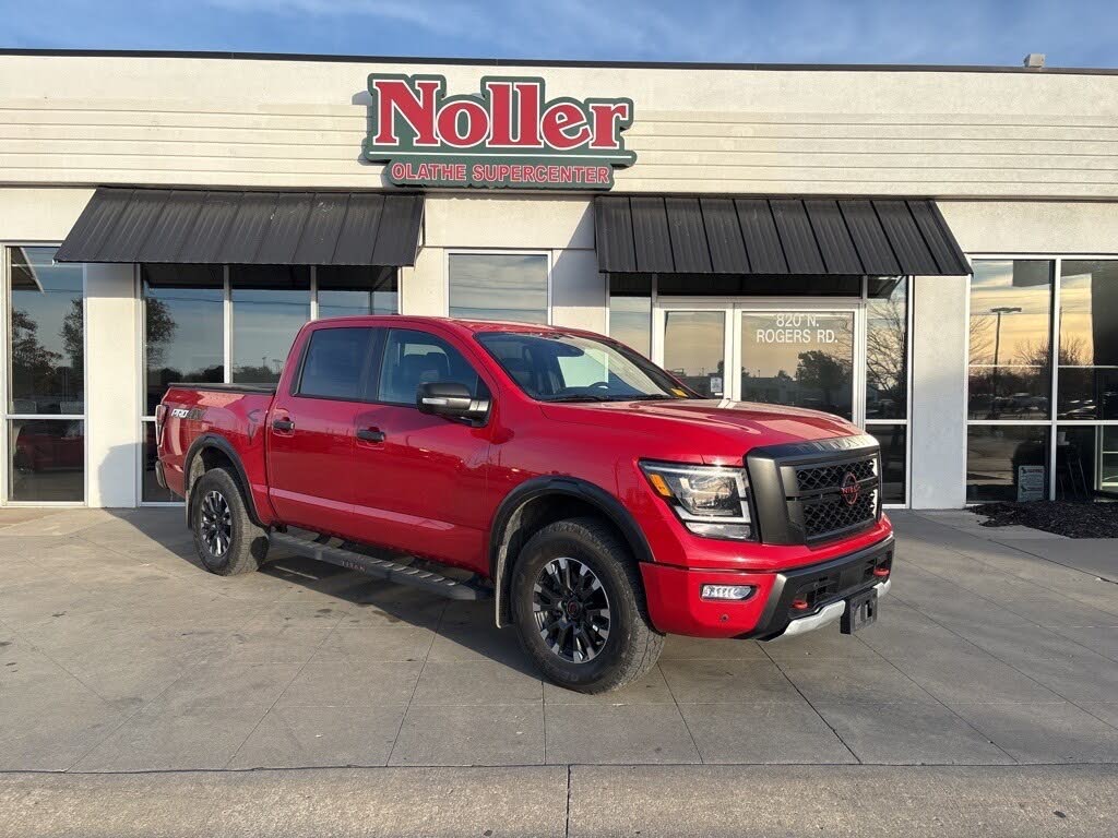 2024 Nissan Titan PRO-4X Crew Cab 4WD