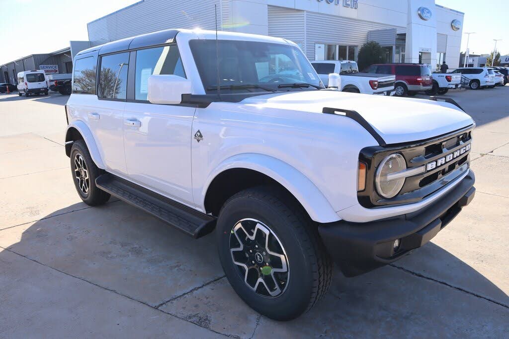 2025 Ford Bronco Outer Banks 4-Door 4WD