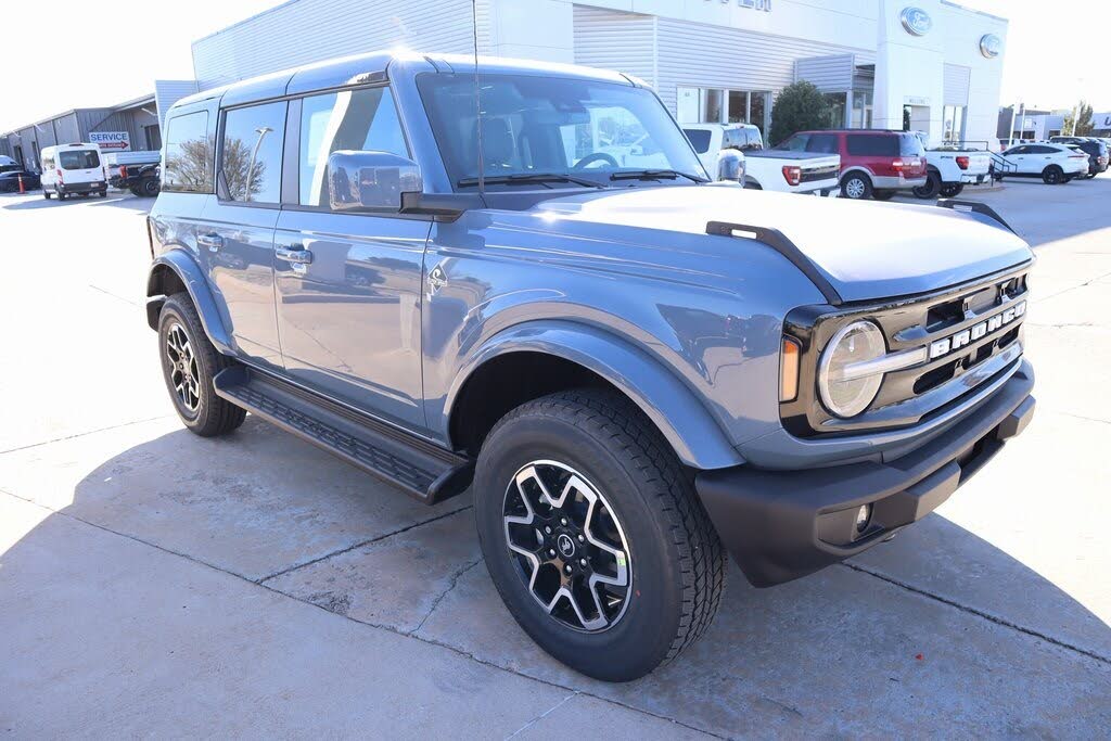 2025 Ford Bronco Outer Banks 4-Door 4WD