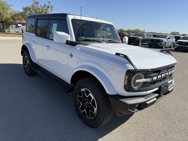 2025 Ford Bronco Outer Banks 4-Door 4WD