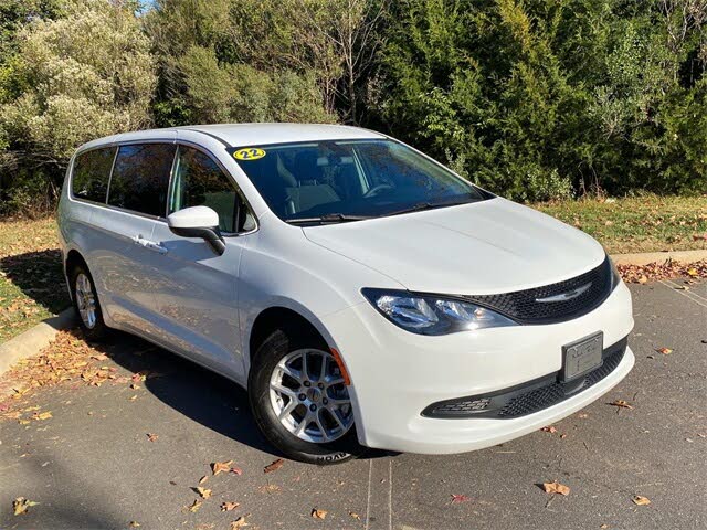2022 Chrysler Voyager LX FWD