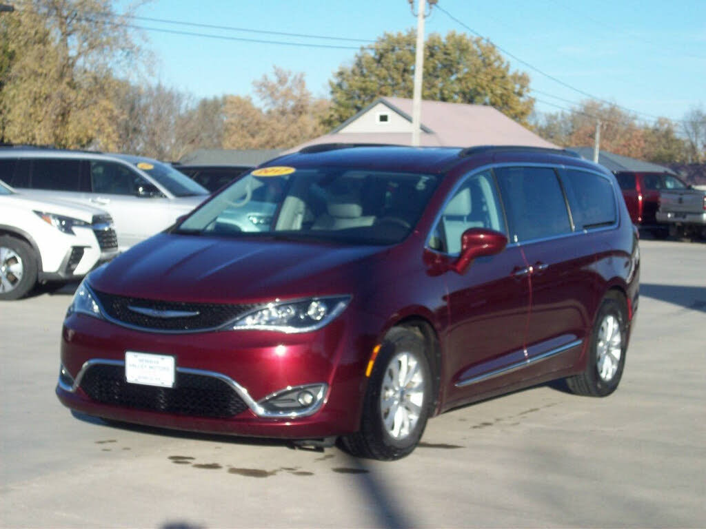 2017 Chrysler Pacifica Touring L FWD