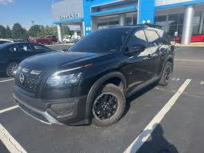 Nissan Pathfinder SV 4WD