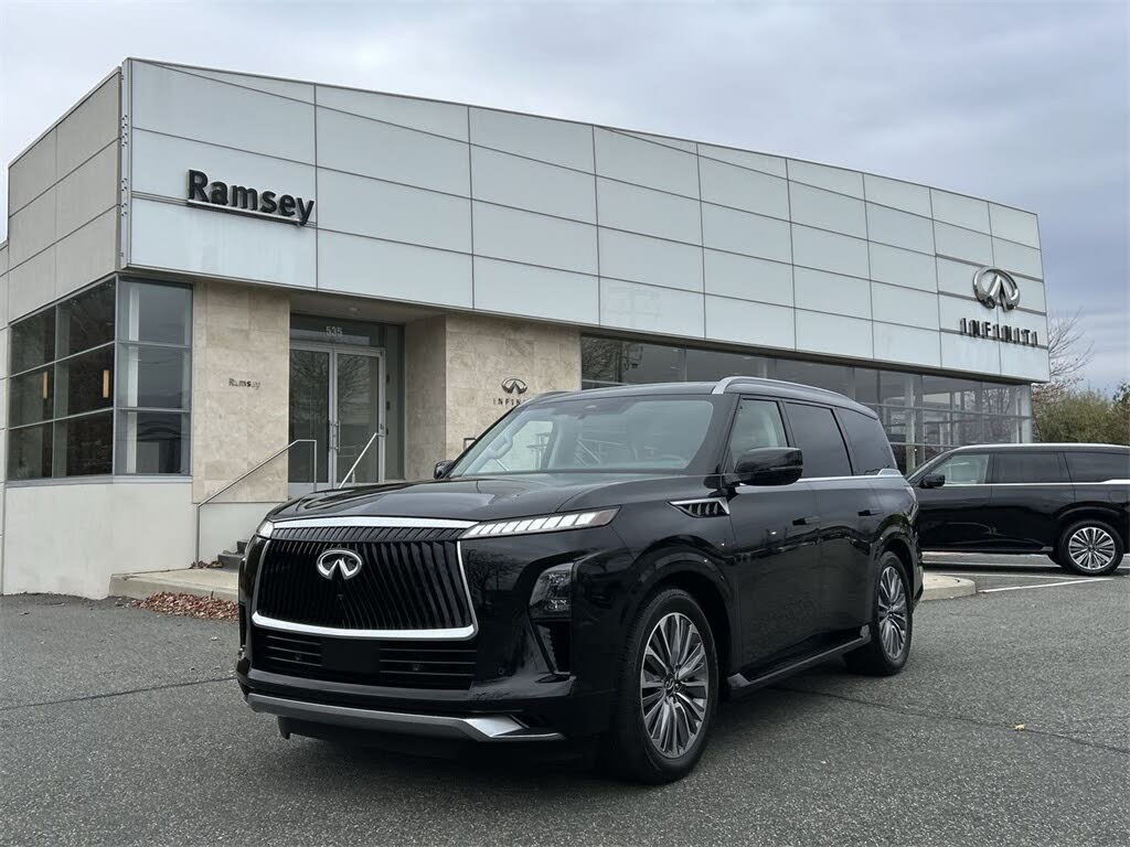 2025 INFINITI QX80 Sensory 4WD