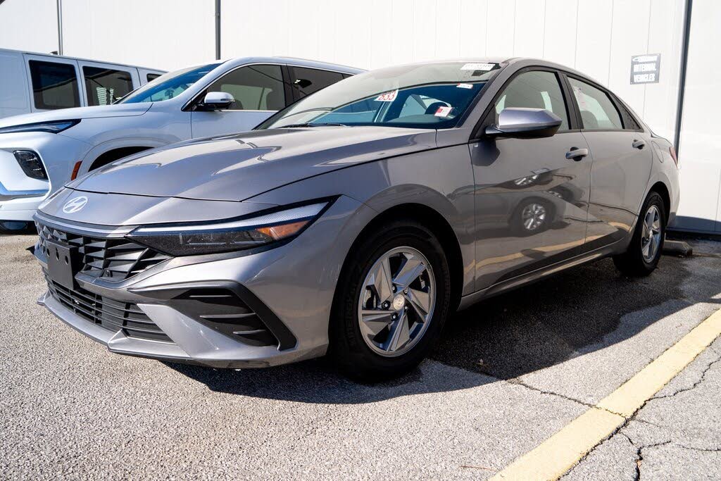 2024 Hyundai Elantra SE FWD
