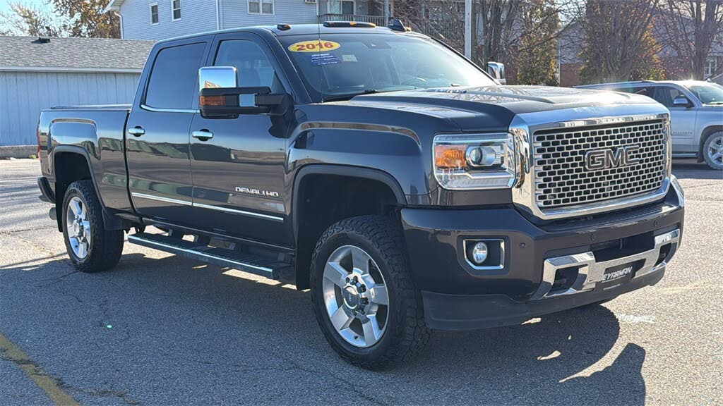 2016 GMC Sierra 2500HD Denali Crew Cab SB 4WD