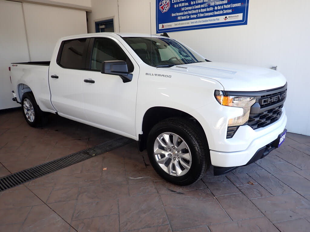 Chevrolet Silverado 1500 Custom Crew Cab 4WD 2024