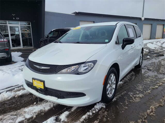 2024 Chrysler Voyager LX FWD