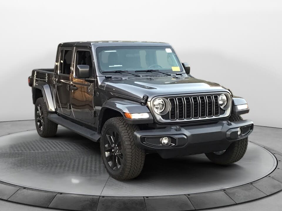 2025 Jeep Gladiator NightHawk Crew Cab 4WD