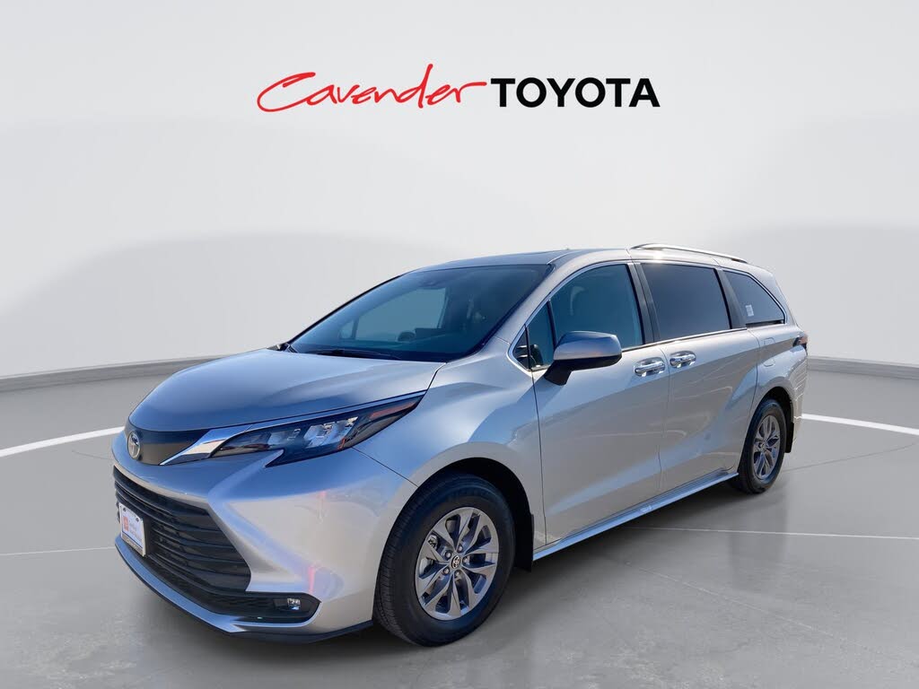 2025 Toyota Sienna XLE 8-Passenger FWD