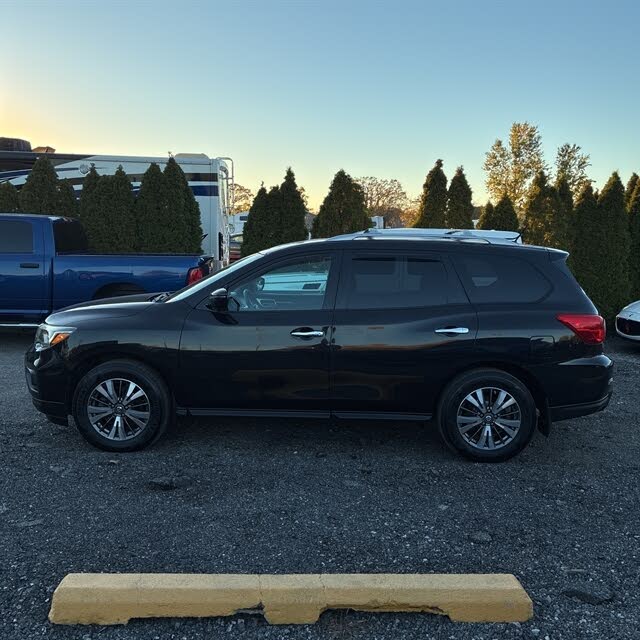 2017 Nissan Pathfinder SV 4WD
