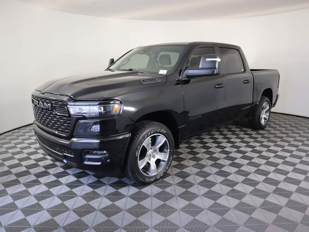 2026 RAM 1500 Express Crew Cab 4WD