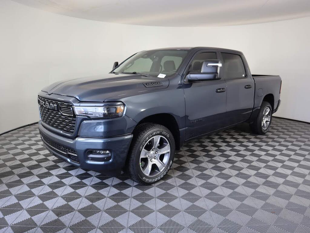 2026 RAM 1500 Express Crew Cab 4WD