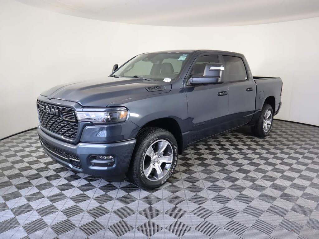2026 RAM 1500 Express Crew Cab 4WD