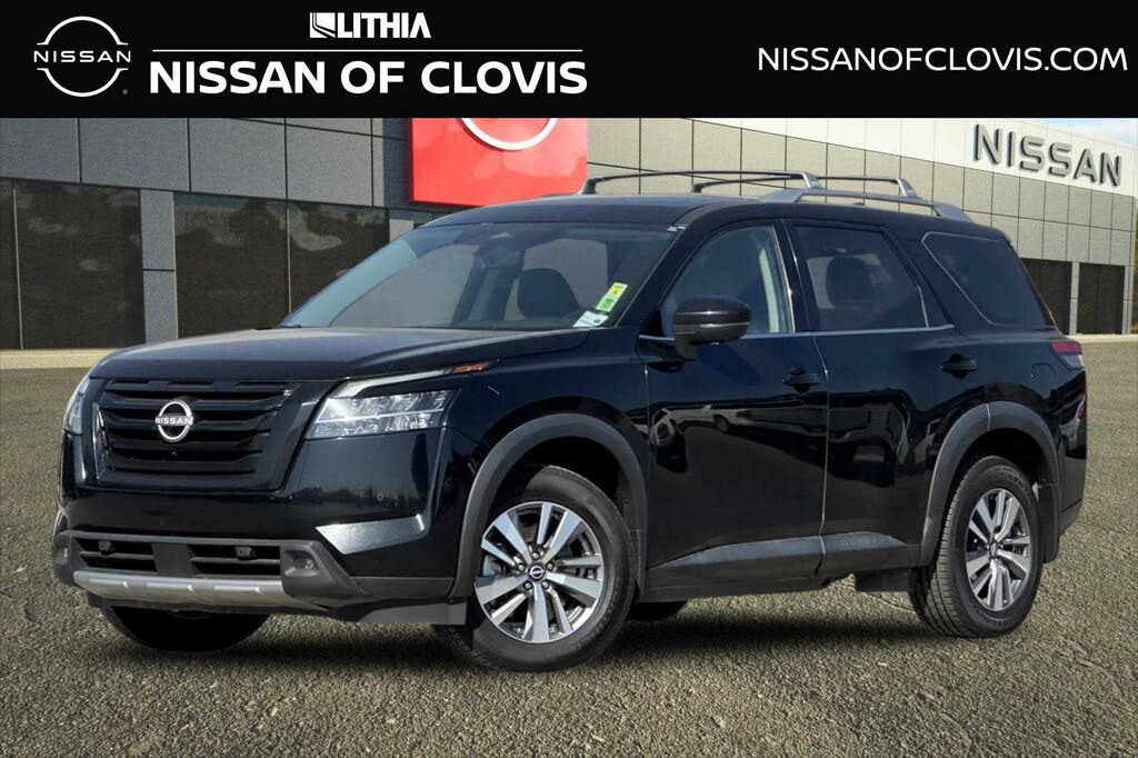 2023 Nissan Pathfinder SL 4WD