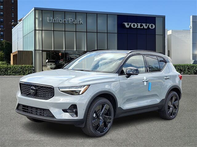 2026 Volvo XC40 B5 Ultra Black Edition AWD