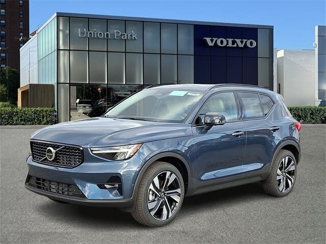 2026 Volvo XC40 B5 Plus AWD