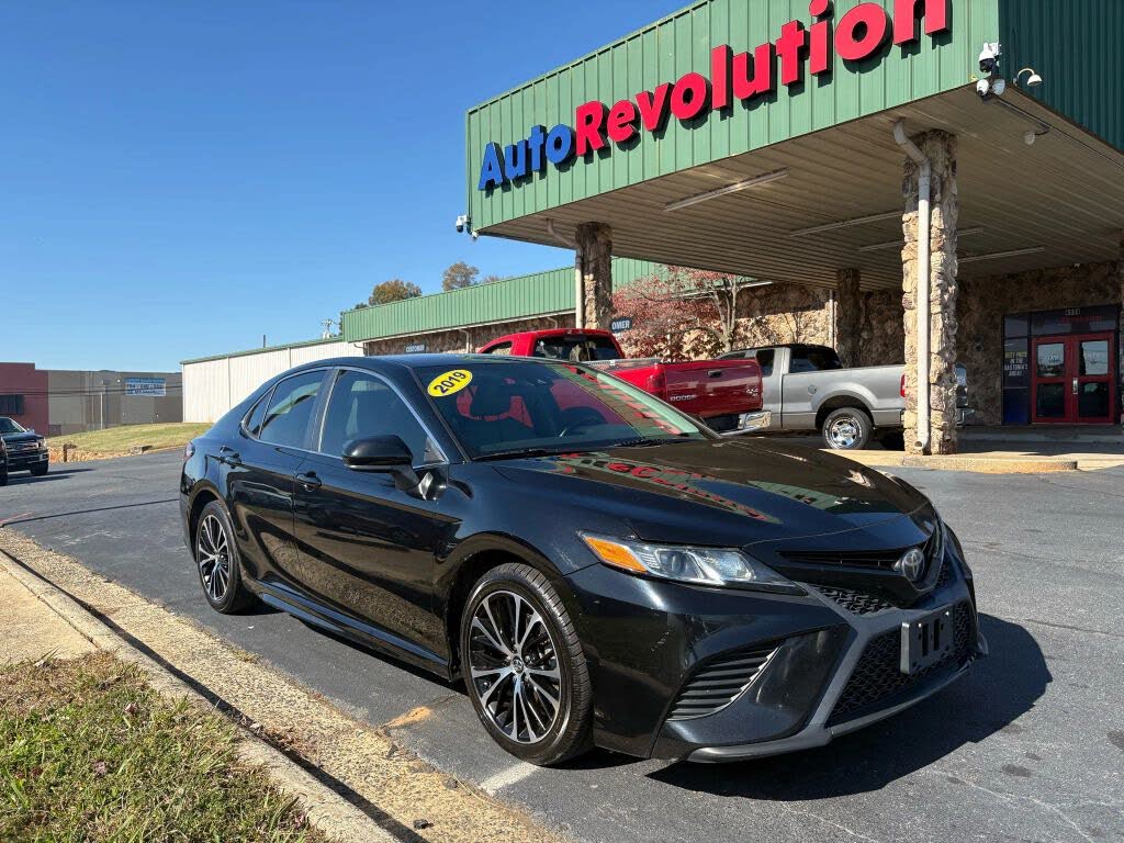 2019 Toyota Camry SE FWD