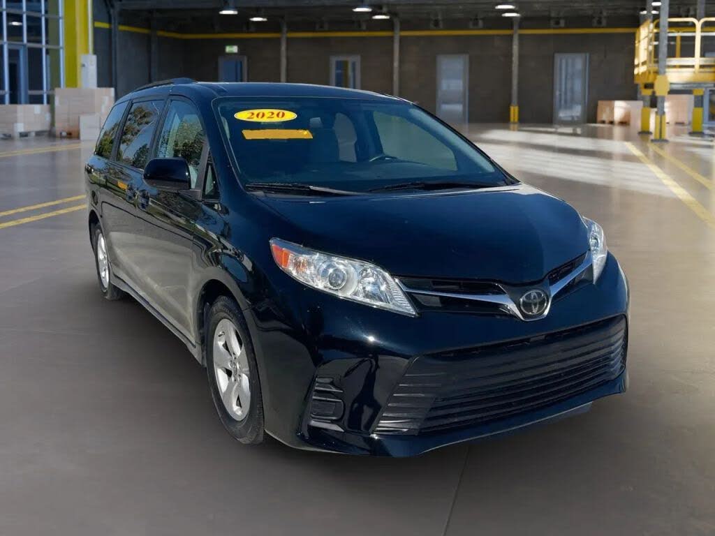 2020 Toyota Sienna LE 7-Passenger FWD with Auto-Access Seat